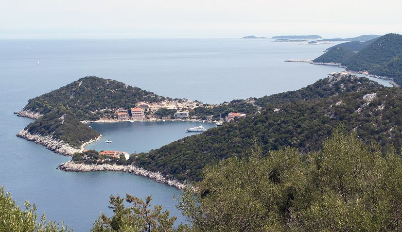 katamarán lastovo korcula dubrovnik