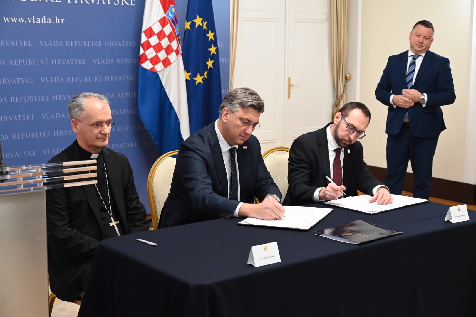 Podepsána historická dohoda o výstavbě nového stadionu Maksimir v Záhřebu