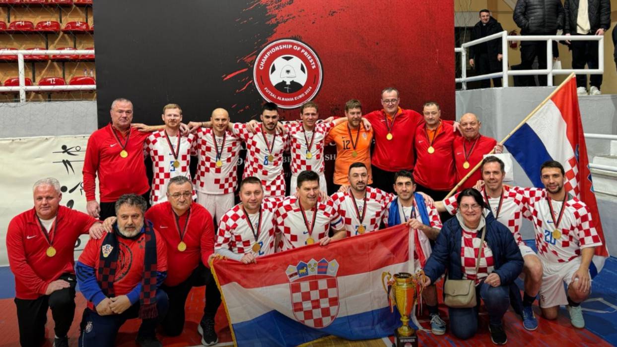 https://www.croatiaweek.com/croatian-priests-become-futsal-champions-of-europe/Croatian Priests se stávají mistry Evropy ve futsalu