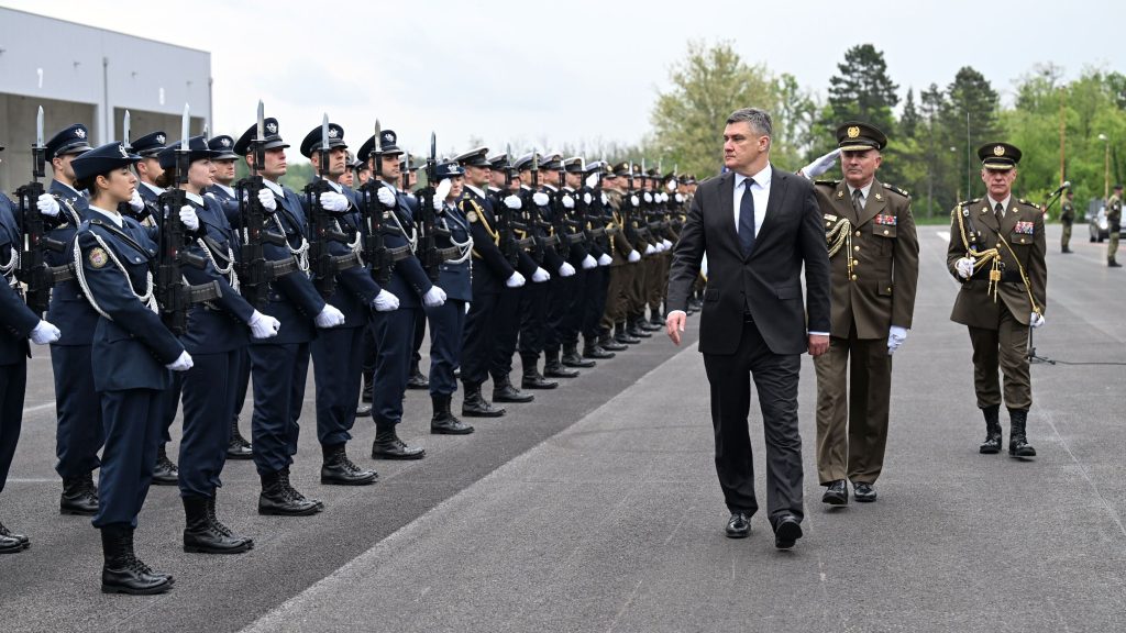 Chorvatsko posiluje vzdušné síly, když přilétají stíhačky Rafale 