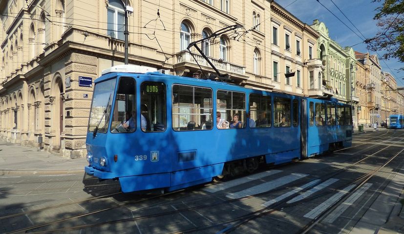 r Nová iniciativa Záhřebu: bezplatná doprava pro seniory ve věku 65+.  Zjistěte, jak nárokovat průkaz a využívat výhod od 1. června 2024