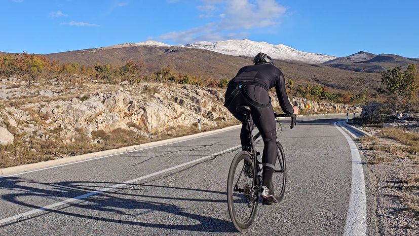 Seznamte se s mužem, který na kole ujede 1000 km na jeden zátah pro vukovarské děti