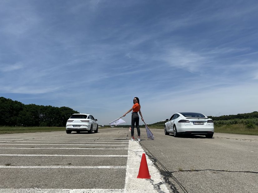 Startovní čára na Nikola Tesla EV Rally Chorvatsko