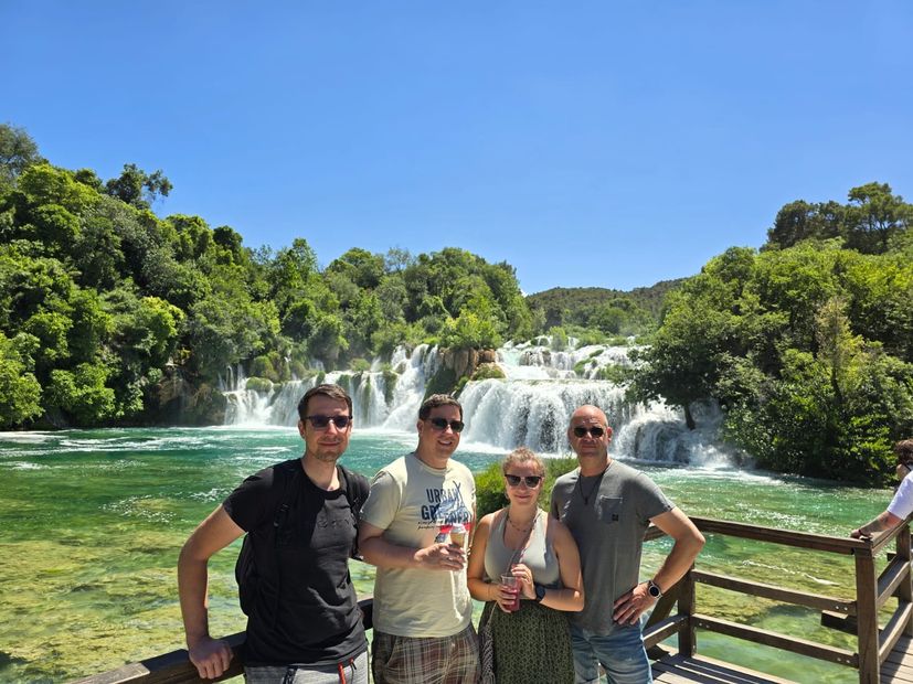 Vodopády národního parku Krka navštívil Nikola Tesla EV Rally Croatia