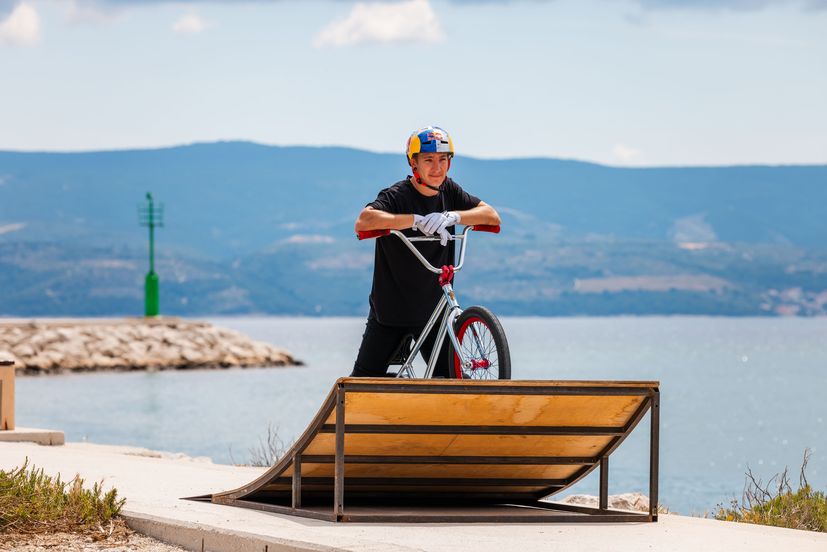 Marin Ranteš Chorvatský jezdec bmx dělá triky