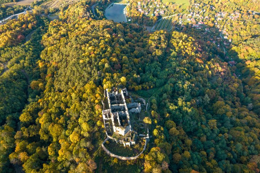 Impozantní pevnost nad Orahovicou stojí za návštěvu 