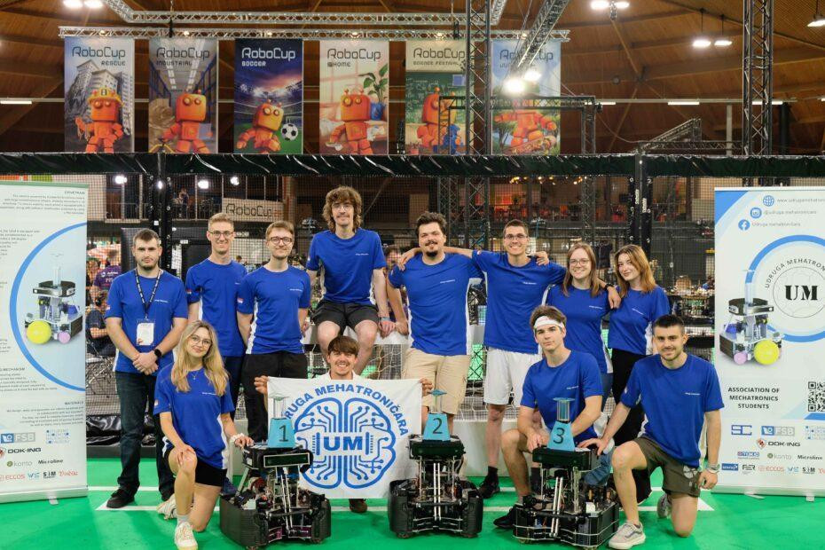 Chorvatské robotické týmy na světové robotické soutěži RoboCup v nizozemském městě Eindhoven,