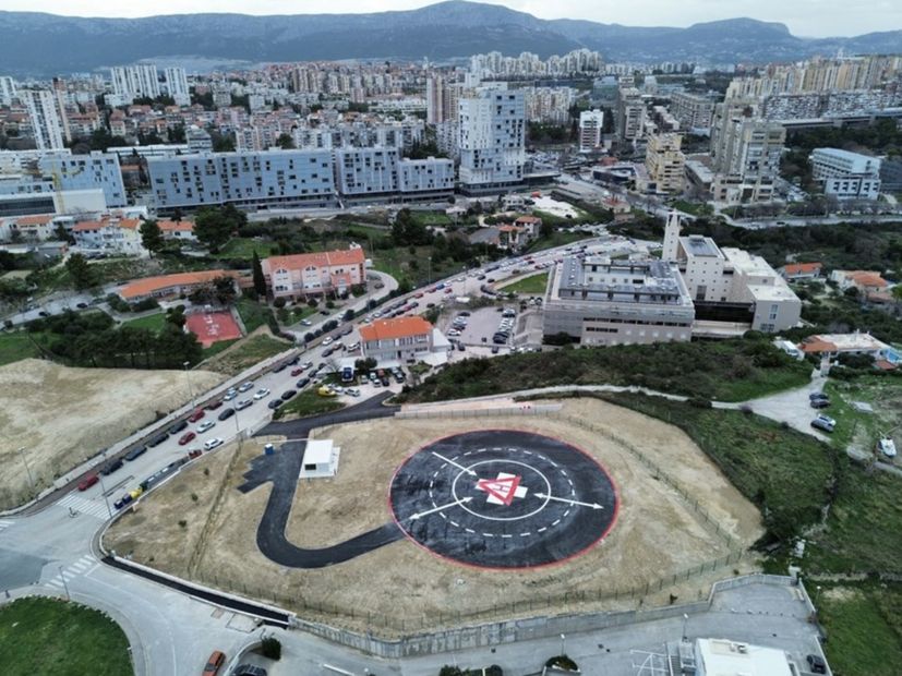 Dělená nemocniční heliport 