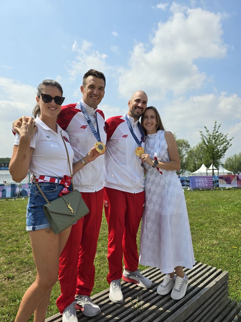 Martin a Valent Sinkovicovi v Paříži na olympijských hrách se svými zlatými medailemi 