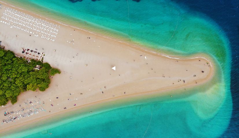 Pláž Zlatni Rat na ostrově Brač