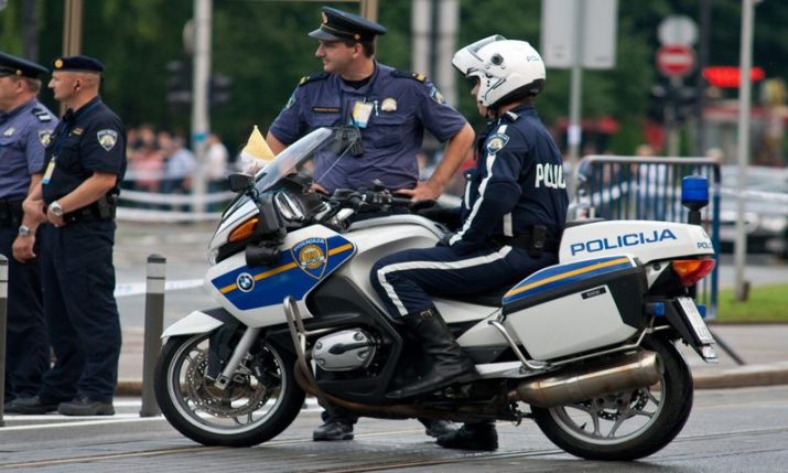 Chorvatští policisté budou nosit tělesné kamery